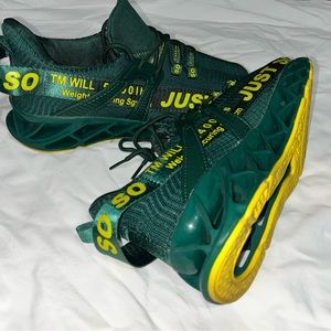 Just Soso dark green ladies walking shoes size 9